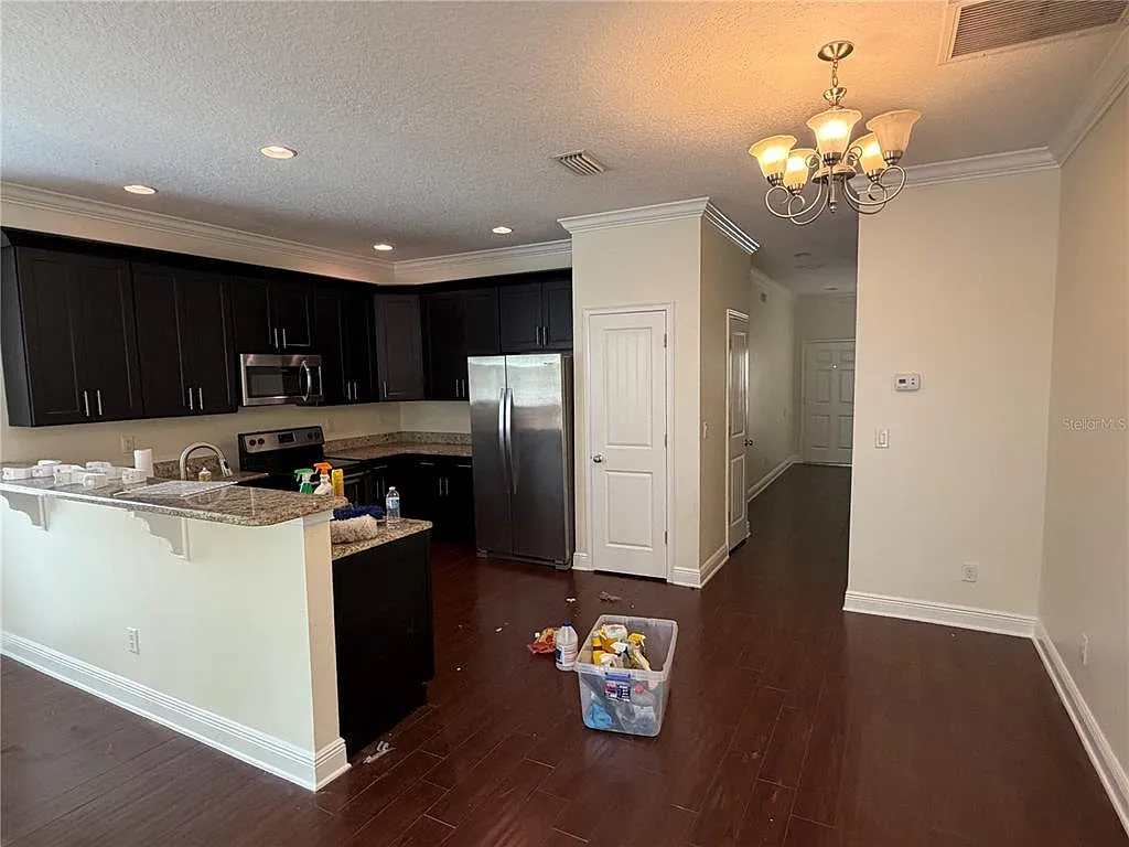 3 bed, 2.5 bath, 1994 sqft, $2,490 — Photo 3