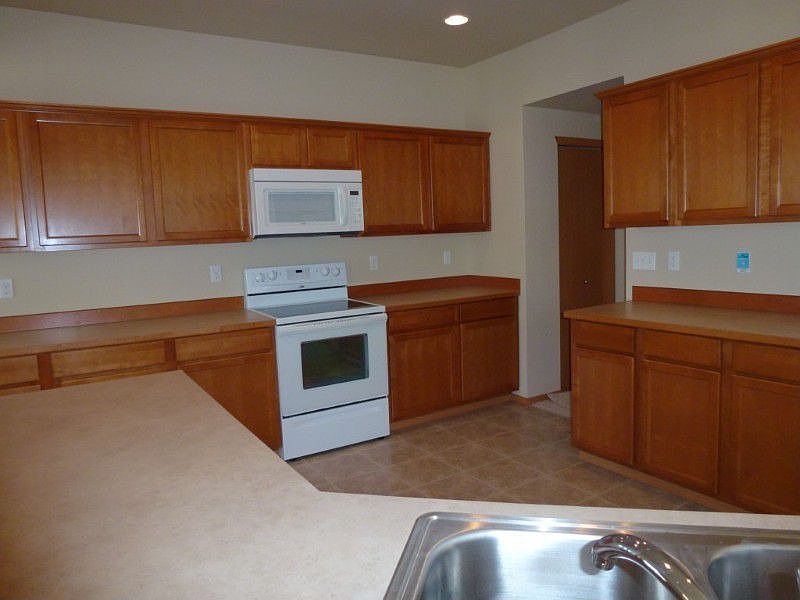 1st image of 2424 Chateau Dr