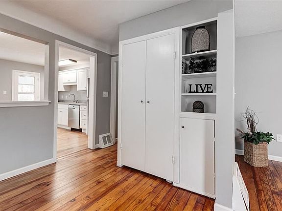 3rd image of 29128 Weber Ave