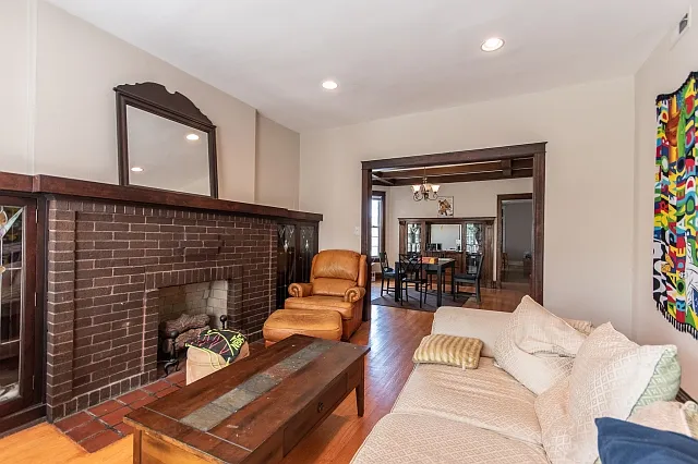1440 W Addison St #2 — Photo 2