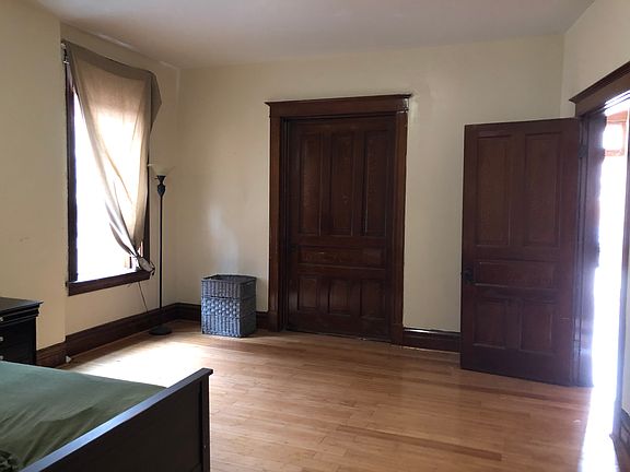 3rd image of 3820 Fairview Ave #1F