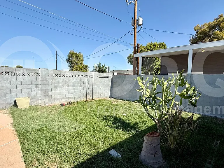 525 N Vine St — Photo 22