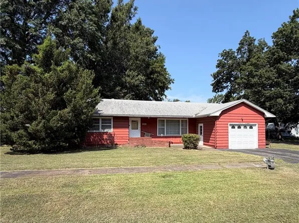300 Huston Ave, Altamont, KS 67330