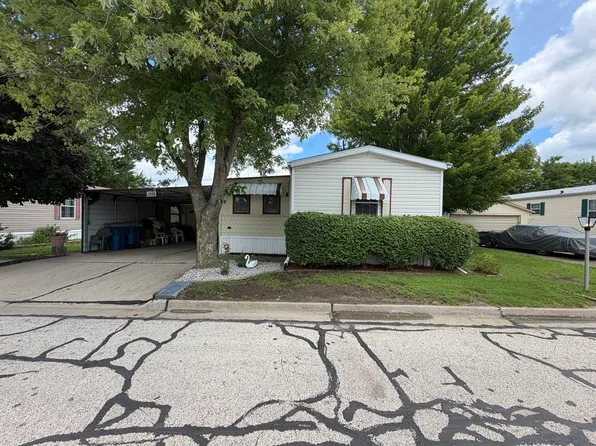 1352 13th St #1352, Bloomington, IL 61704