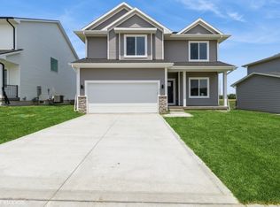 6806 SE 7th Ave, Pleasant Hill, IA 50327