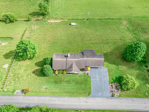 5th image of 451 Highland Acres