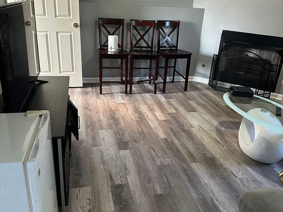 2nd image of 127 Paradise Ct Floor 1