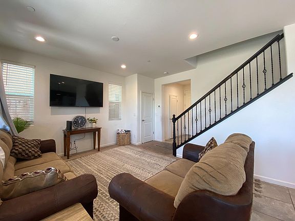5th image of 680 N Elise Ln