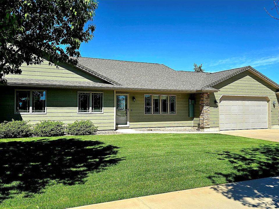 1st image of 3606 9th St NE
