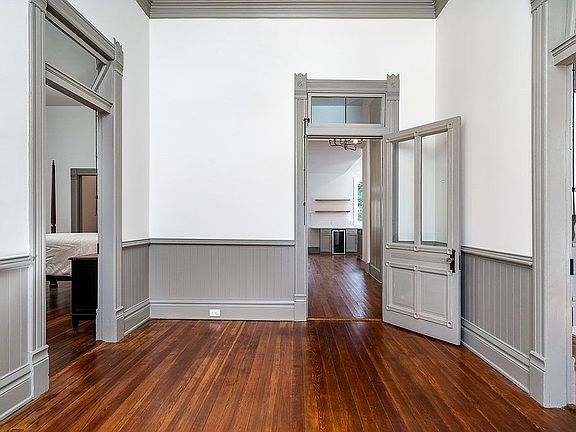 5th image of 223 Cambridge Ave E