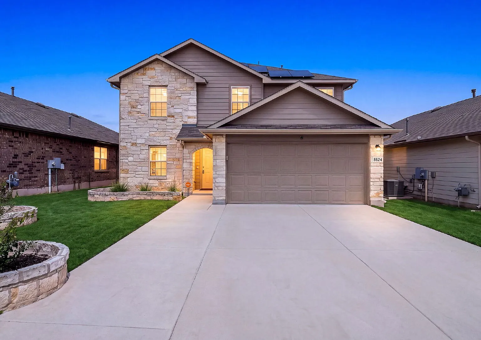 5 bed, 3.5 bath, 2678 sqft, $2,350 — Photo 1
