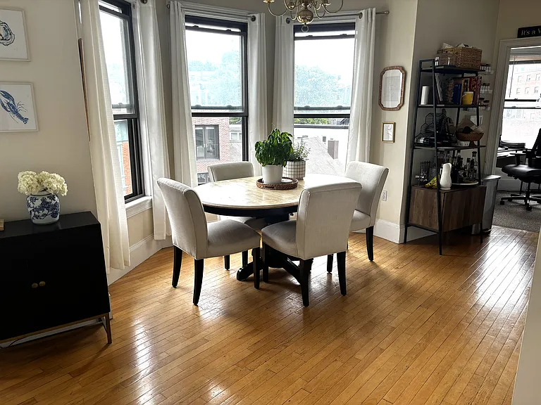 479 W Broadway #3 — Photo 4