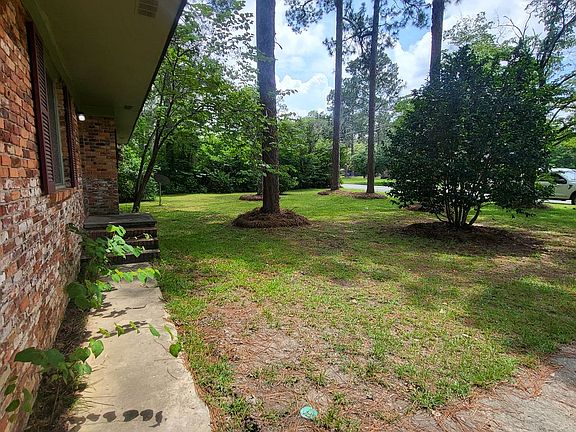 4th image of 1203 Edgewood Dr