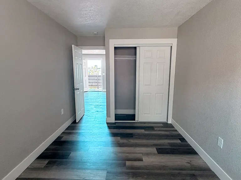 1810 E 25th St #301 & 401 — Photo 9