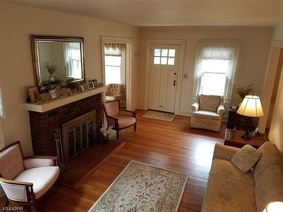 4th image of 40 Plymouth Ave