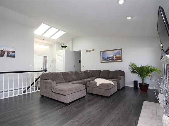 5th image of 5892 Mabbott Dr