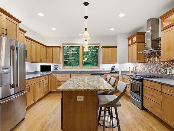 2nd image of 17 Glen Arbor Way