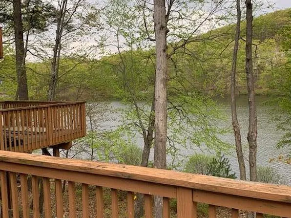 3323 Windermere Dr, Bushkill, PA 18324