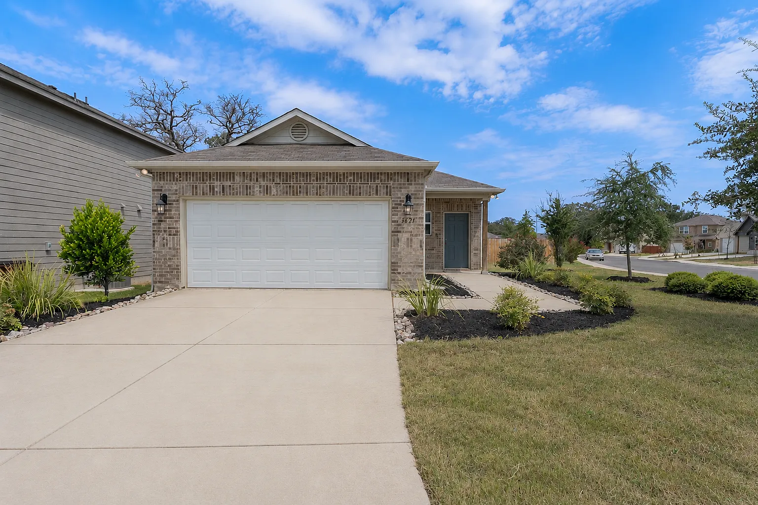 3 bed, 1373 sqft, $1,600 — Photo 1