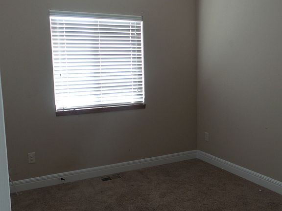 3rd image of 1031 Dakota Ln