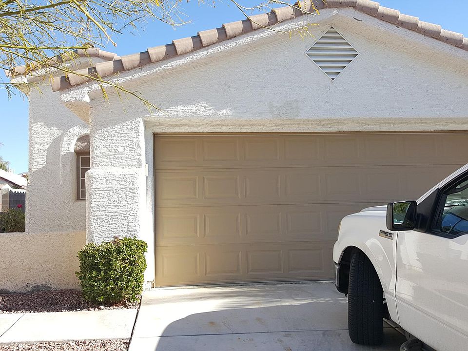 Front of house with 2 car garage