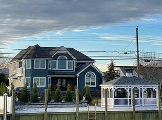 39 Western Concourse, Amityville, NY 11701