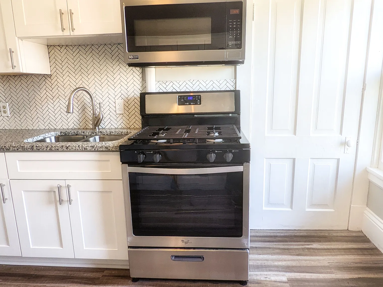 2 bed, 1002 sqft, $1,445 — Photo 2