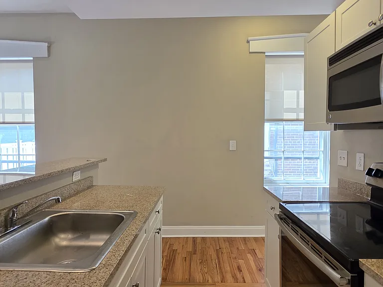 1114 Pine St #2 — Photo 16