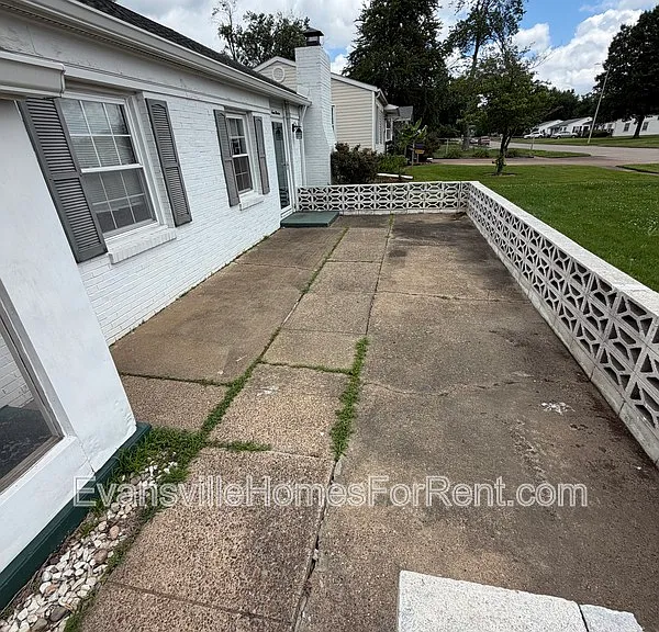 719 Lexington Rd — Photo 3
