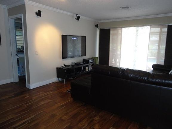 5th image of 284 NE Surfside Ave