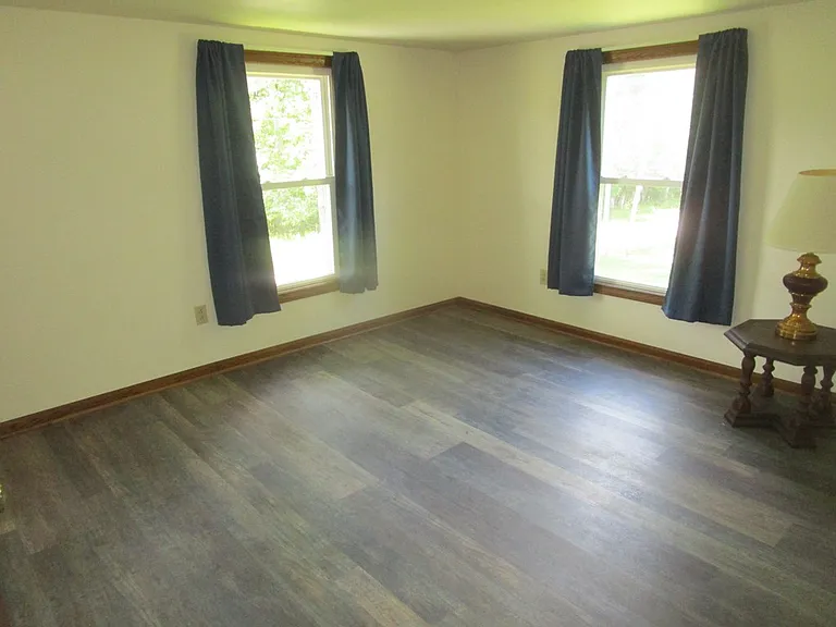647 Arnold Ave — Photo 11