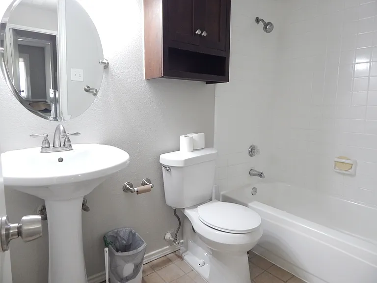 424 Adelaide Dr — Photo 16