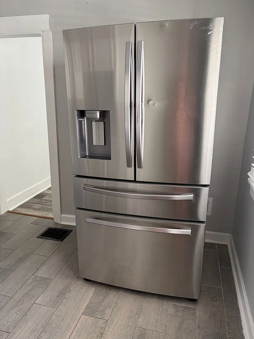 2 Bed 1 Bath + Bonus Room — Photo 4
