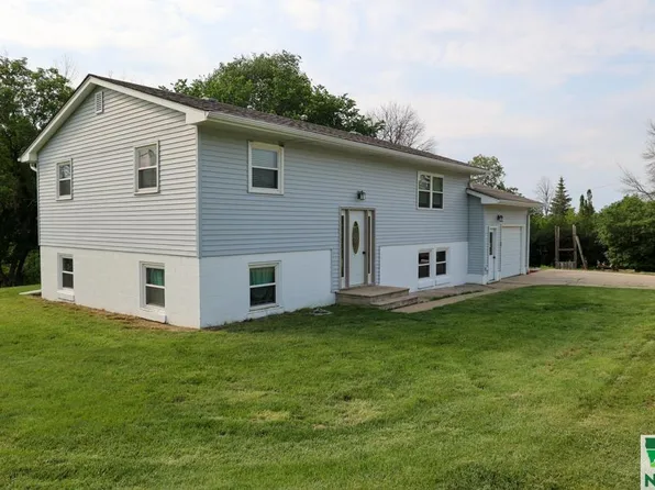 906 Riverview Dr, Sioux Rapids, IA 50585