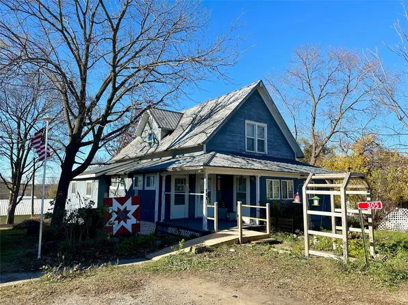 305 Parker St, Tracy, IA 50256
