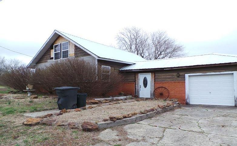 1st image of 105 Earl St