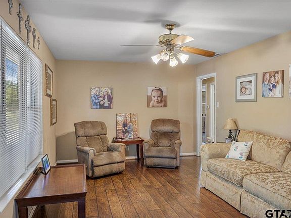 4th image of 2338 Jacksonville Dr