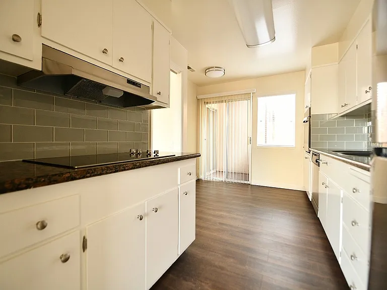 5401 Broadway Ter — Photo 12
