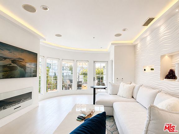 2nd image of 851 N San Vicente Blvd APT 309