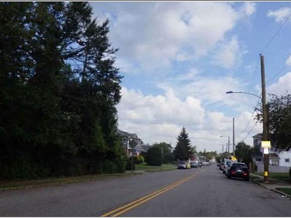 Exterior Neighborhood (street photo)