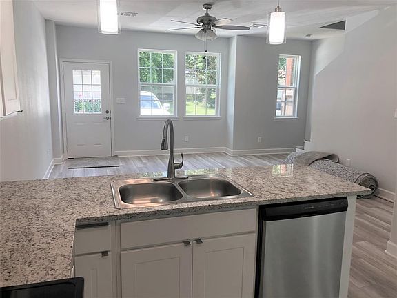 5th image of 10132 Barberry St