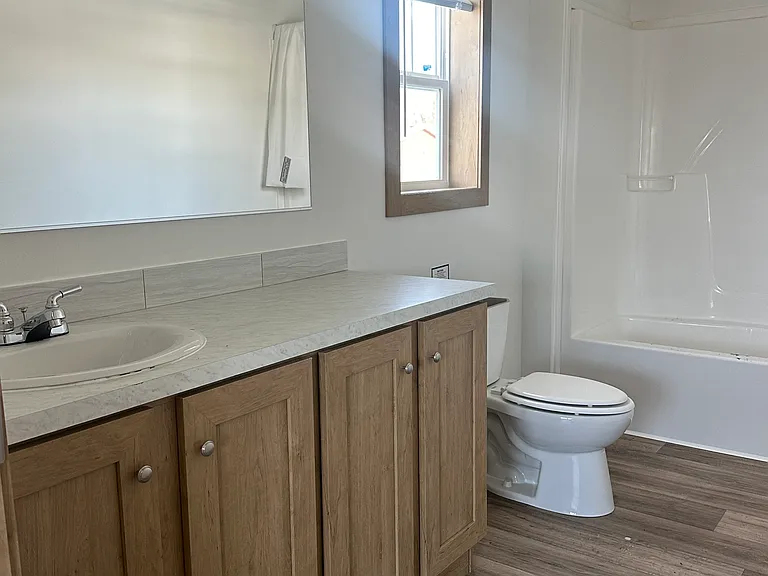 203 E 37th Pl — Photo 7