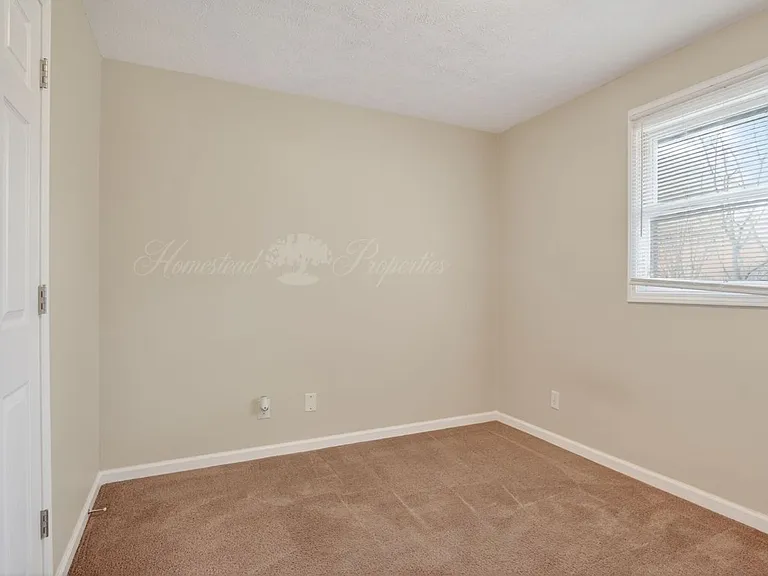 105 Lemay Dr — Photo 17