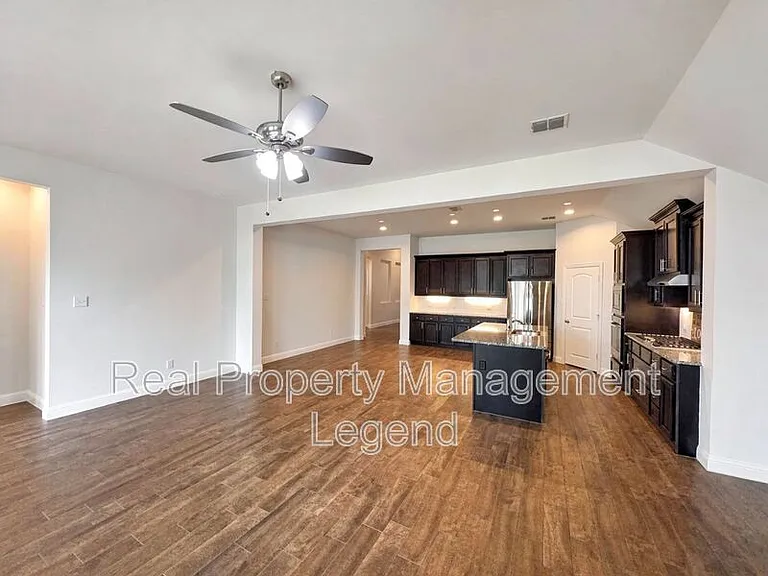 417 Cooper St — Photo 16