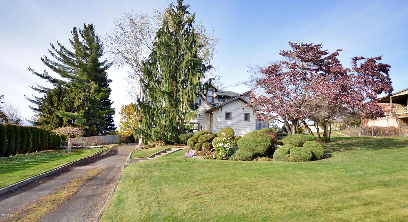 320 N 66th Ave photo 1