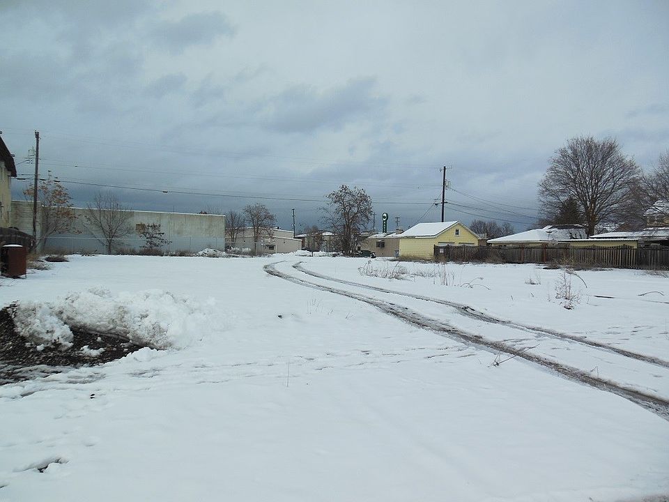 2nd image of 131 E Baldwin Ave