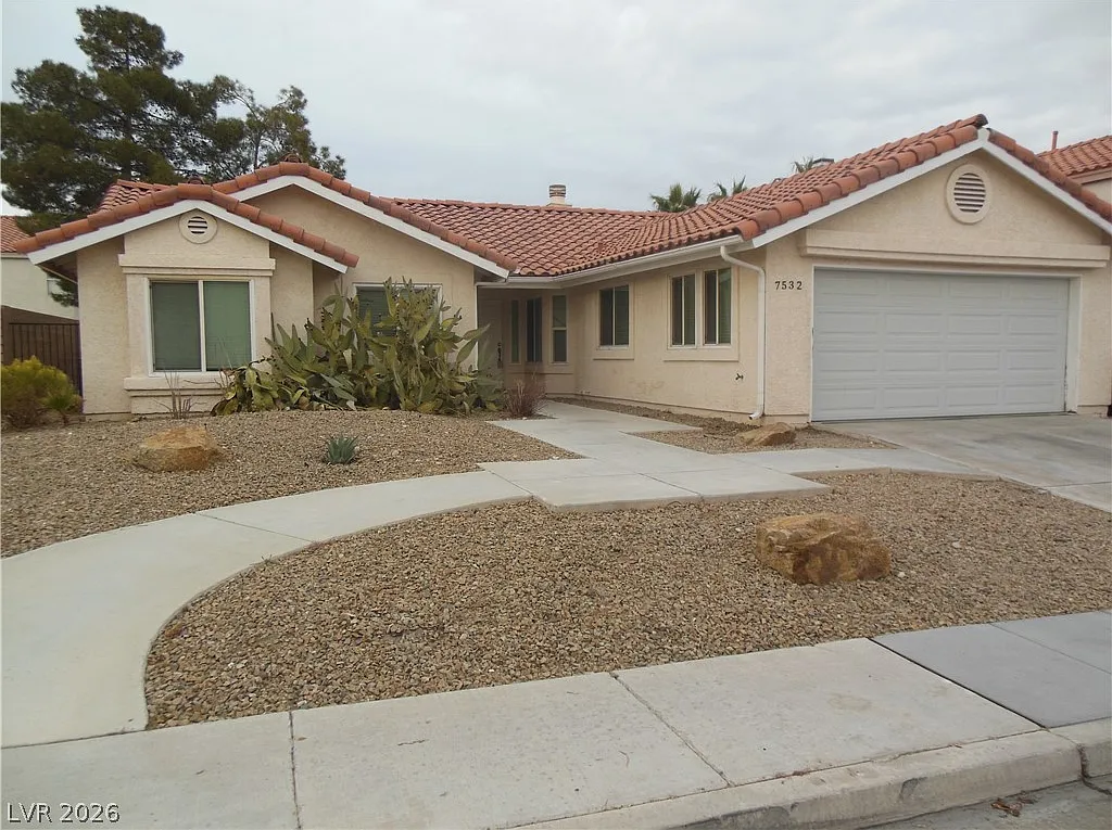3 bed, 2.0 bath, 1555 sqft, $1,700 — Photo 2