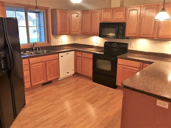 3rd image of 404 Nelson St