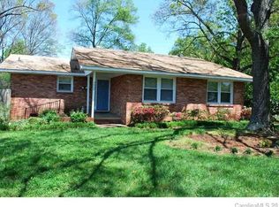 3865 Stonehaven Dr, Charlotte, NC 28215