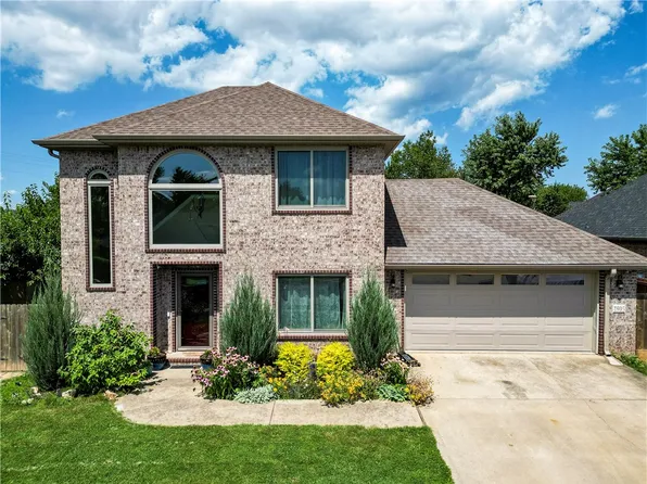 1905 W Countryside Ln, Rogers, AR 72758